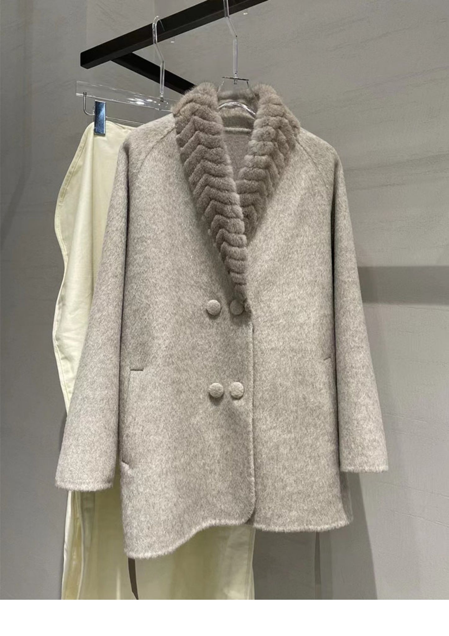 Double-faced cashmere top with mink collar
