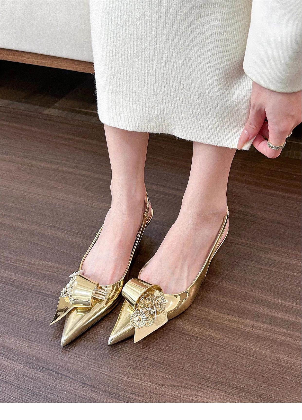 Pointed toe floral sandals