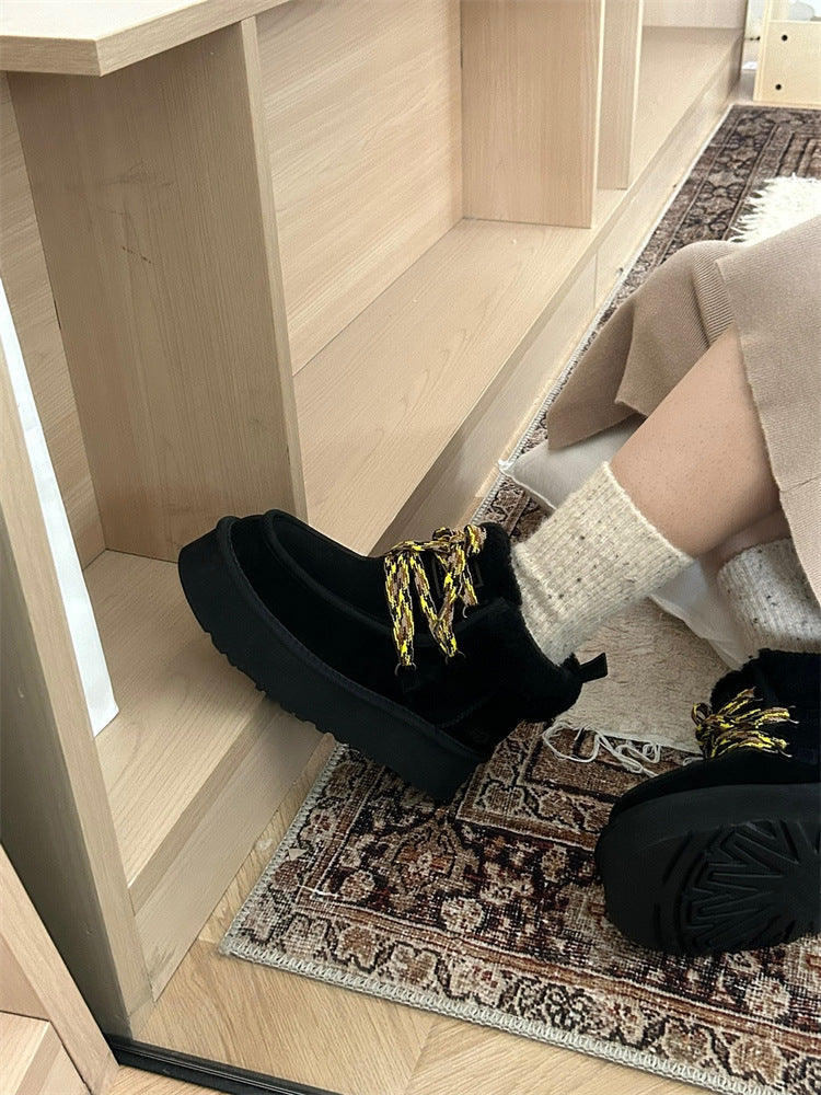 Thick-soled snow boots