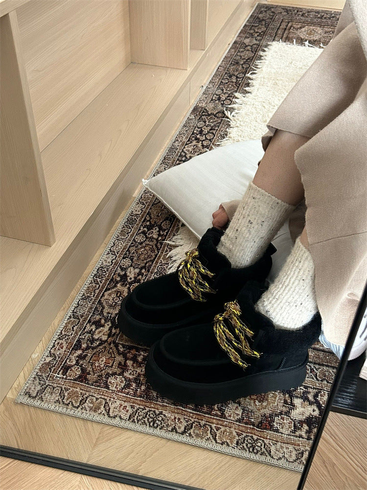 Thick-soled snow boots