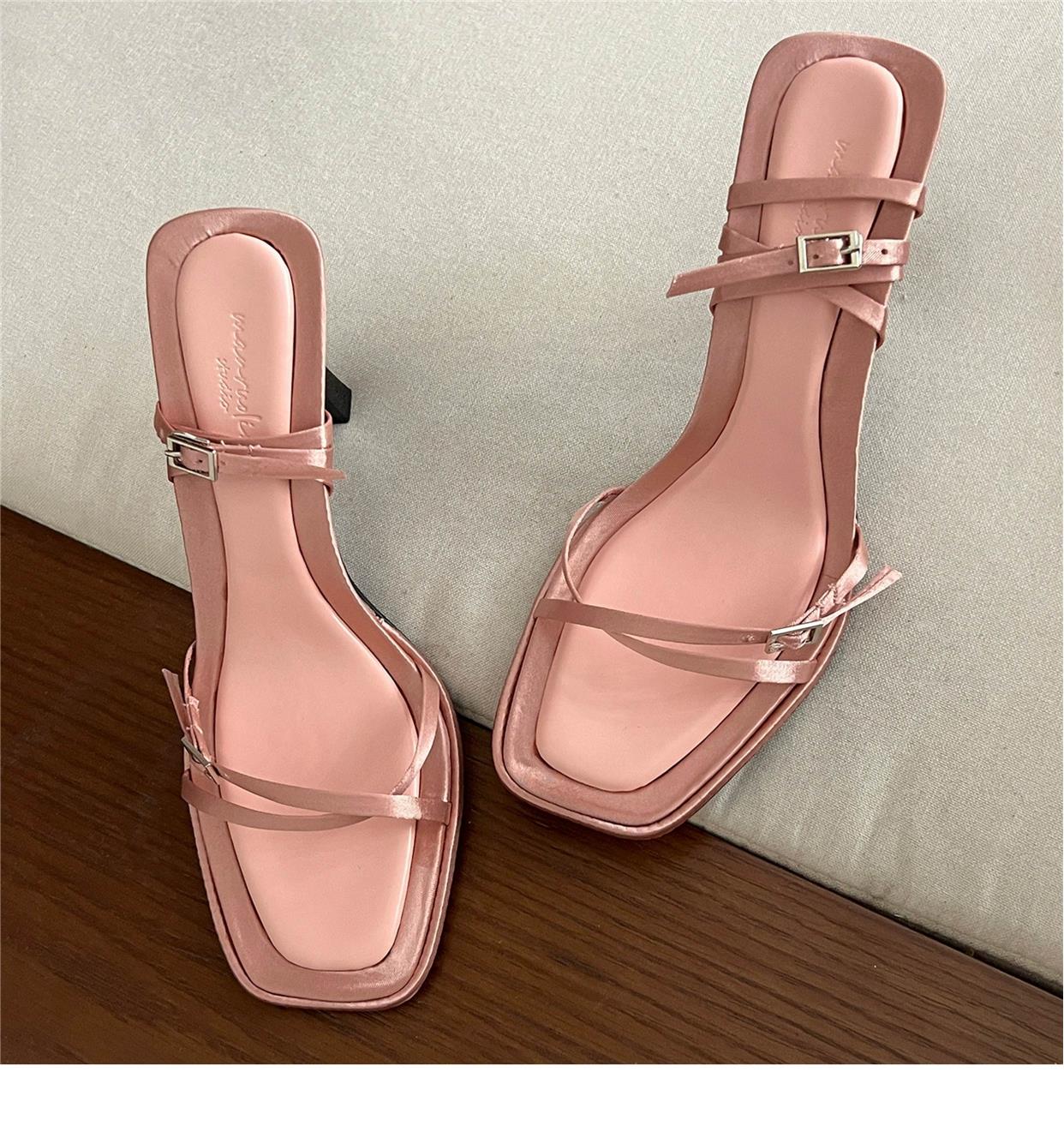 One-piece satin stiletto pumps