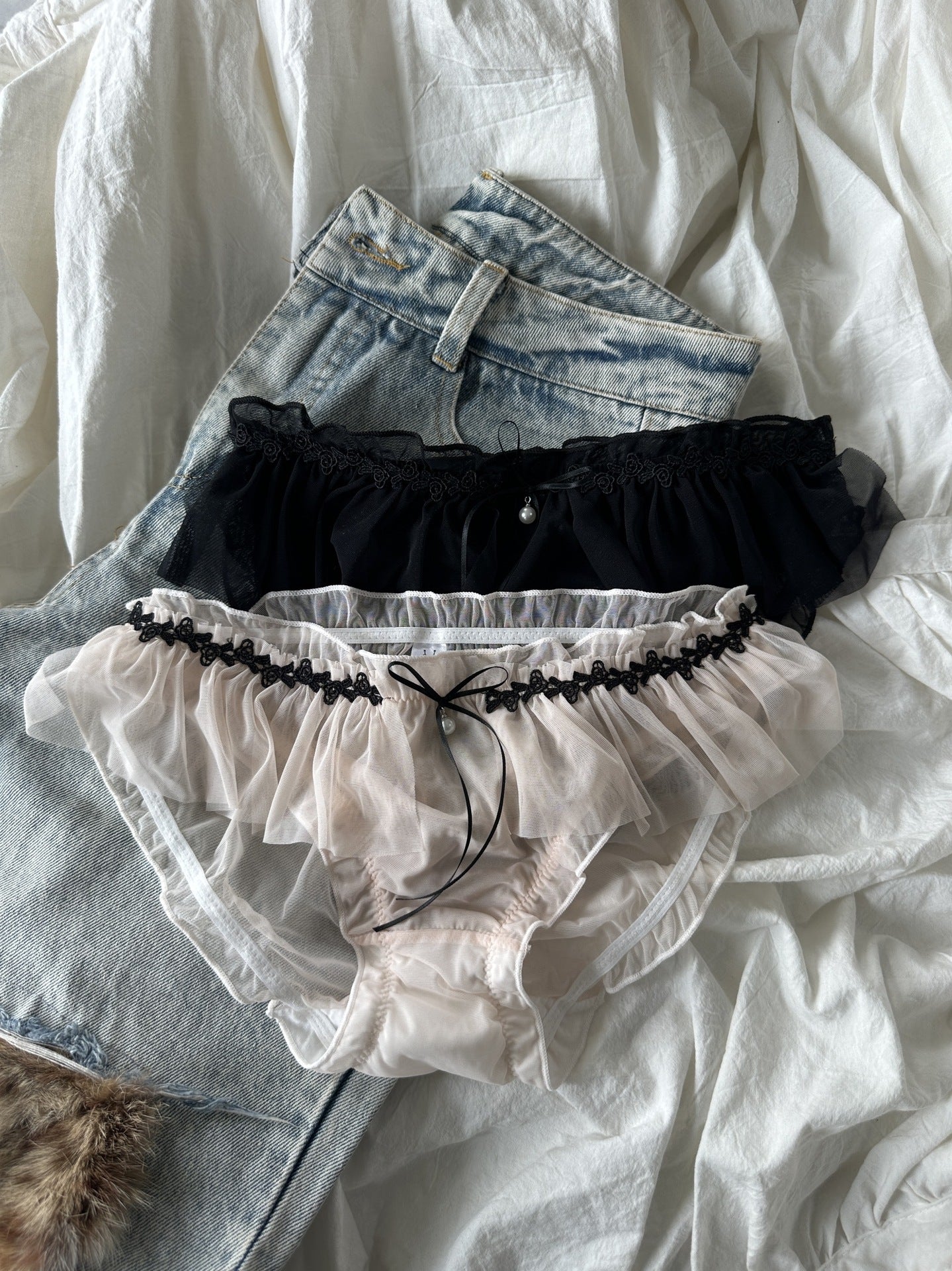 Flower bud lace mesh cotton crotch panties