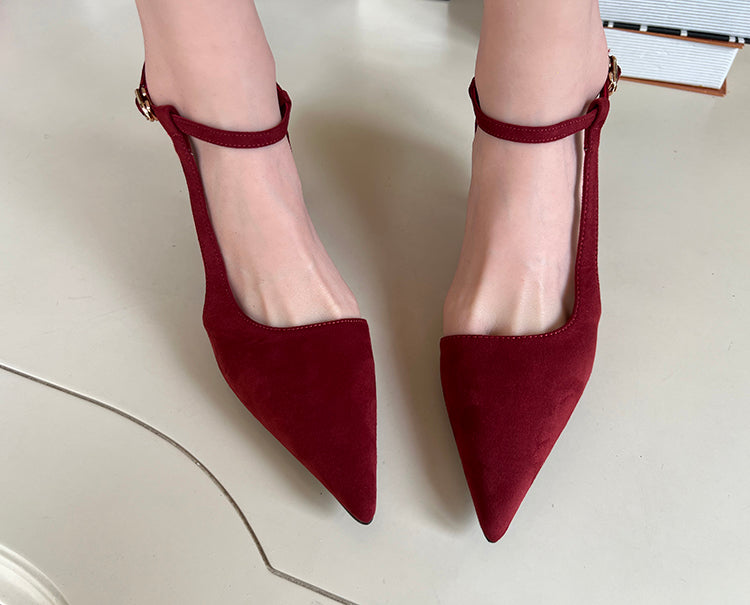 Red pointed toe high-heeled shoes