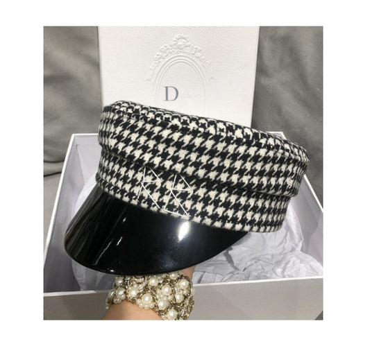 Black and white checked peaked cap, autumn and winter woolen beret