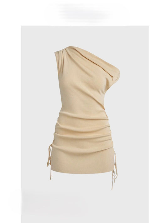 Off-shoulder suspender dress with ladylike temperament and hot girl style