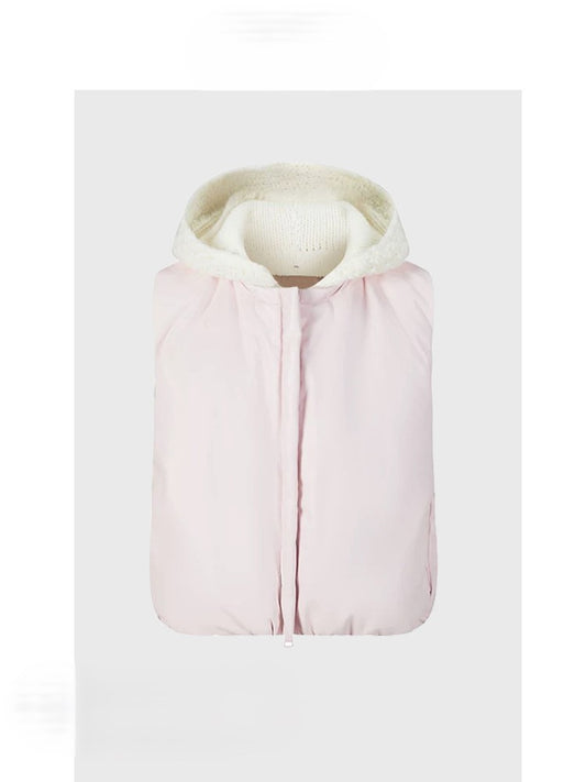 Hooded down vest with contrasting colors