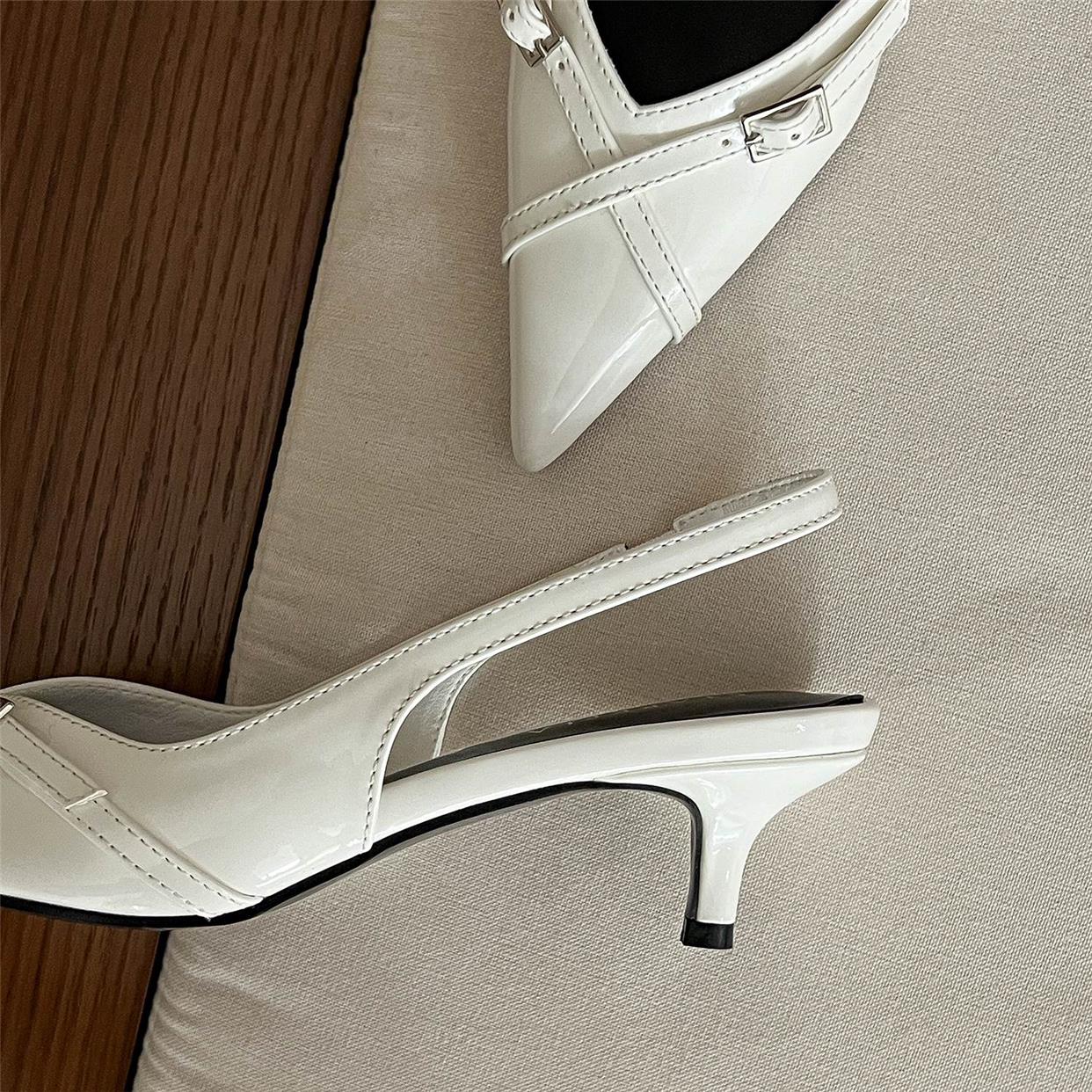 Pointed toe slimming mid-heeled shoes
