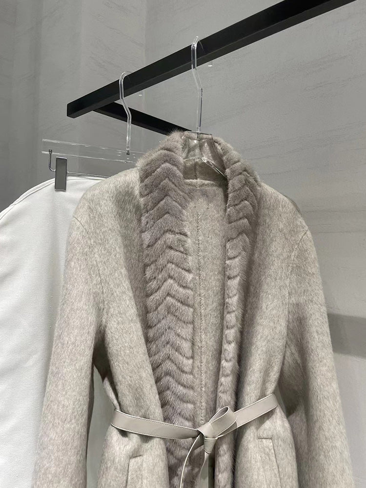 Double-faced cashmere top with mink collar