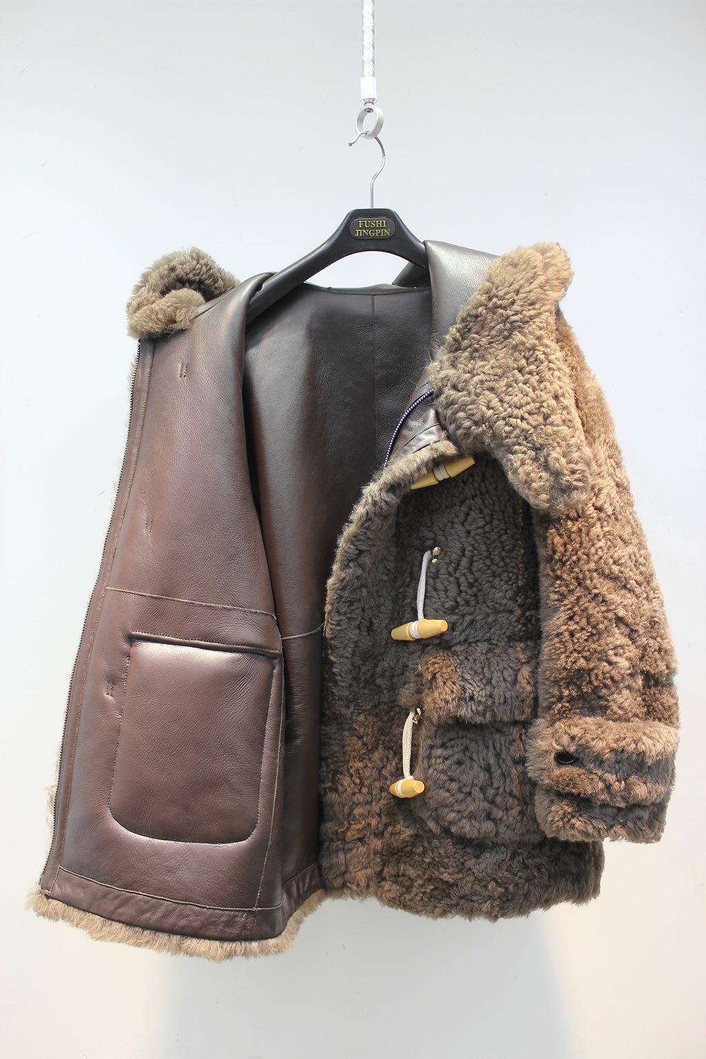 Lcelandic imported sheepskin one-piece hooded horn buckle fur jacket
