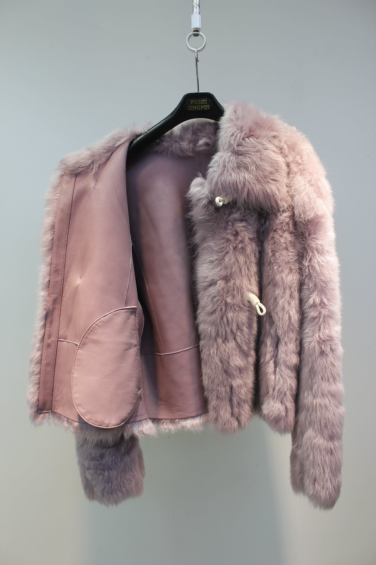 Spanish Tuscan sheepskin one-piece horn buckle short fur