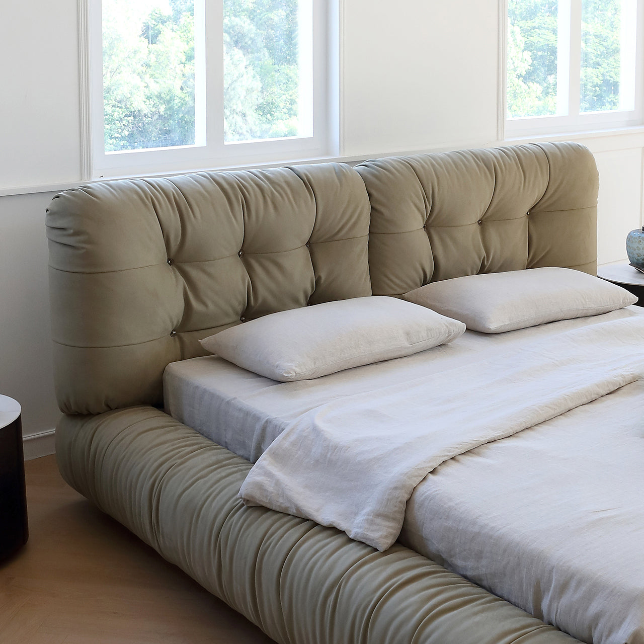 Yunduo fabric bed modern simple floor-standing large bed master bedroom Italian-style double bed