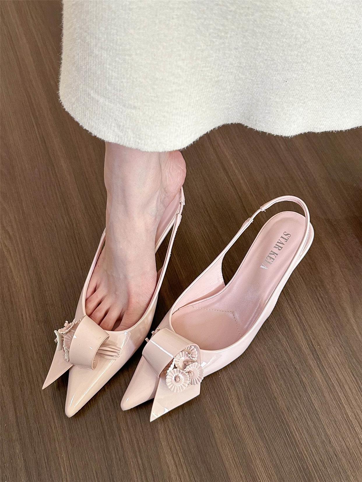 Pointed toe floral sandals