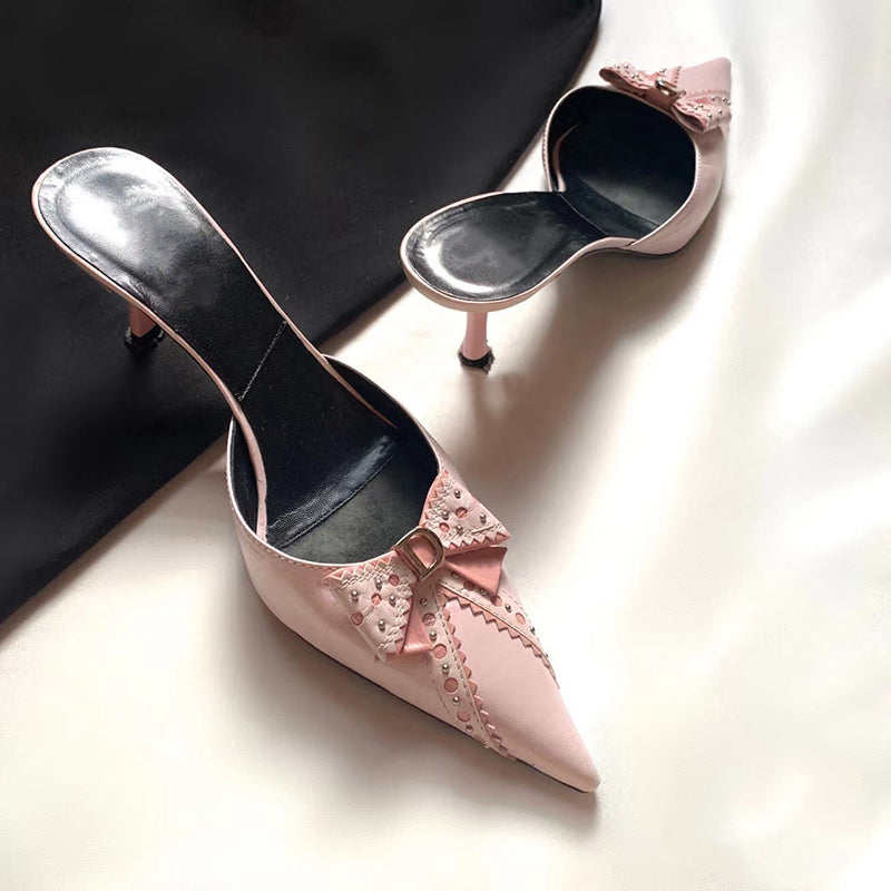 Medieval pointed toe bow slippers