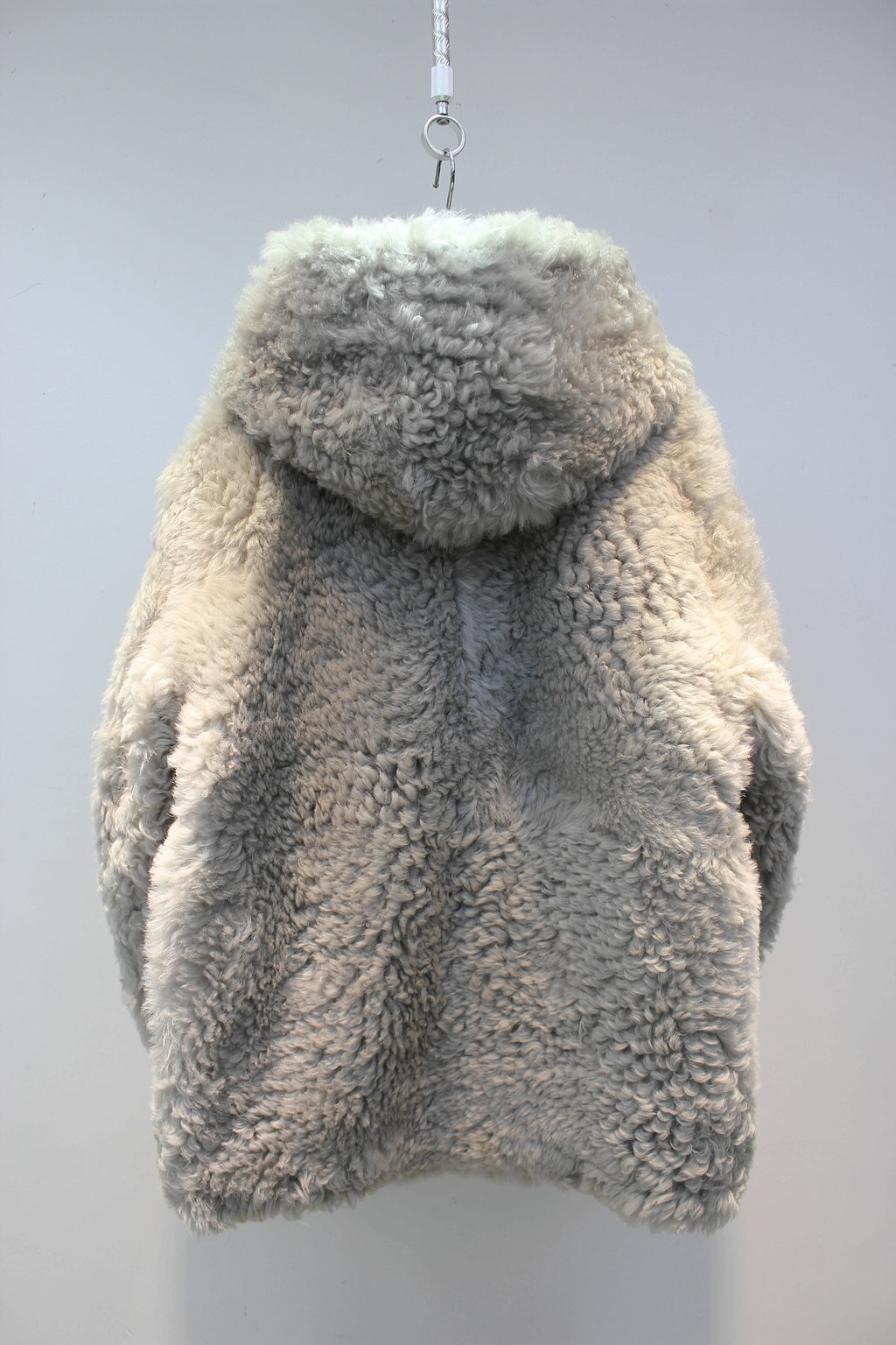 Lcelandic imported sheepskin one-piece hooded horn buckle fur jacket