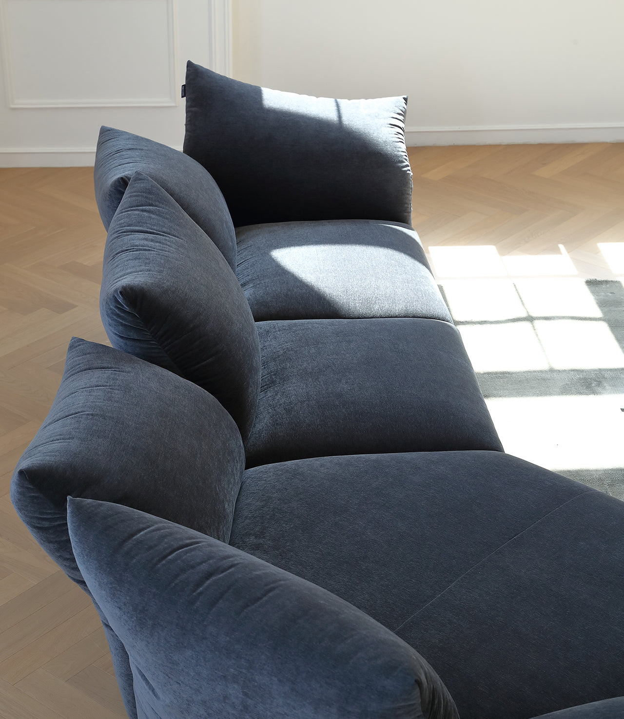 Italian minimalist petal sofa designer creative special-shaped modular sofa corner fabric sofa