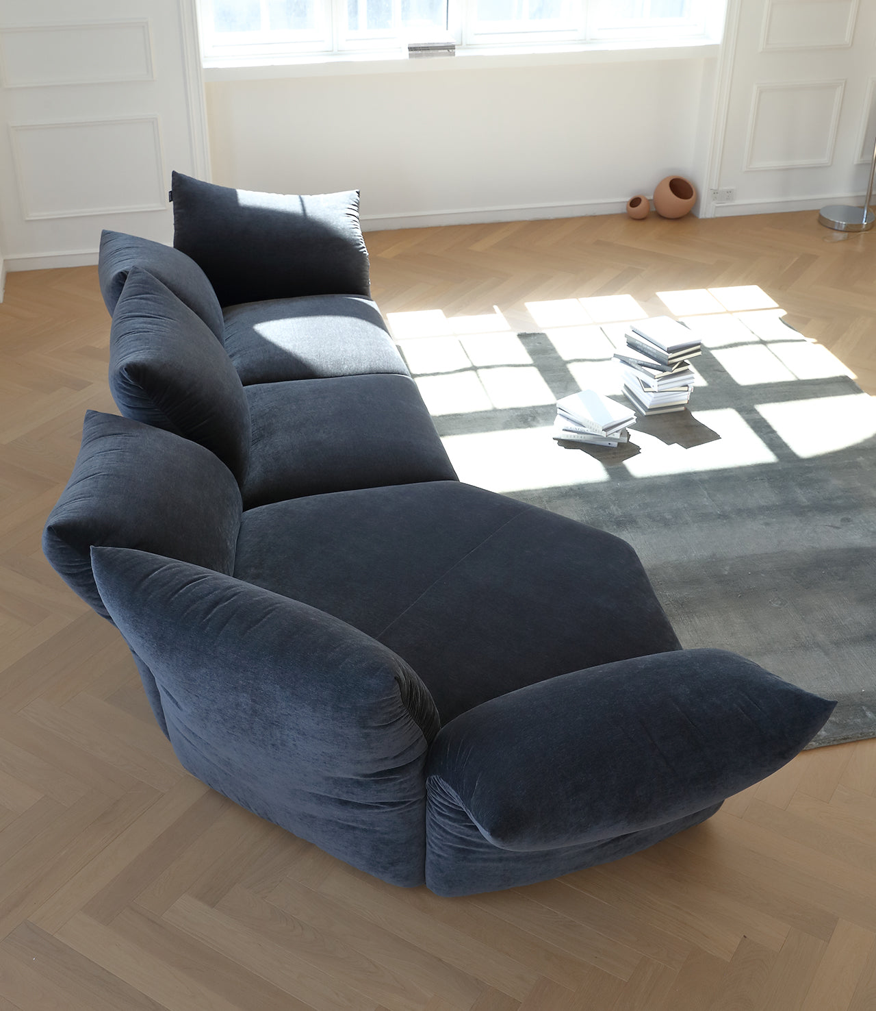 Italian minimalist petal sofa designer creative special-shaped modular sofa corner fabric sofa