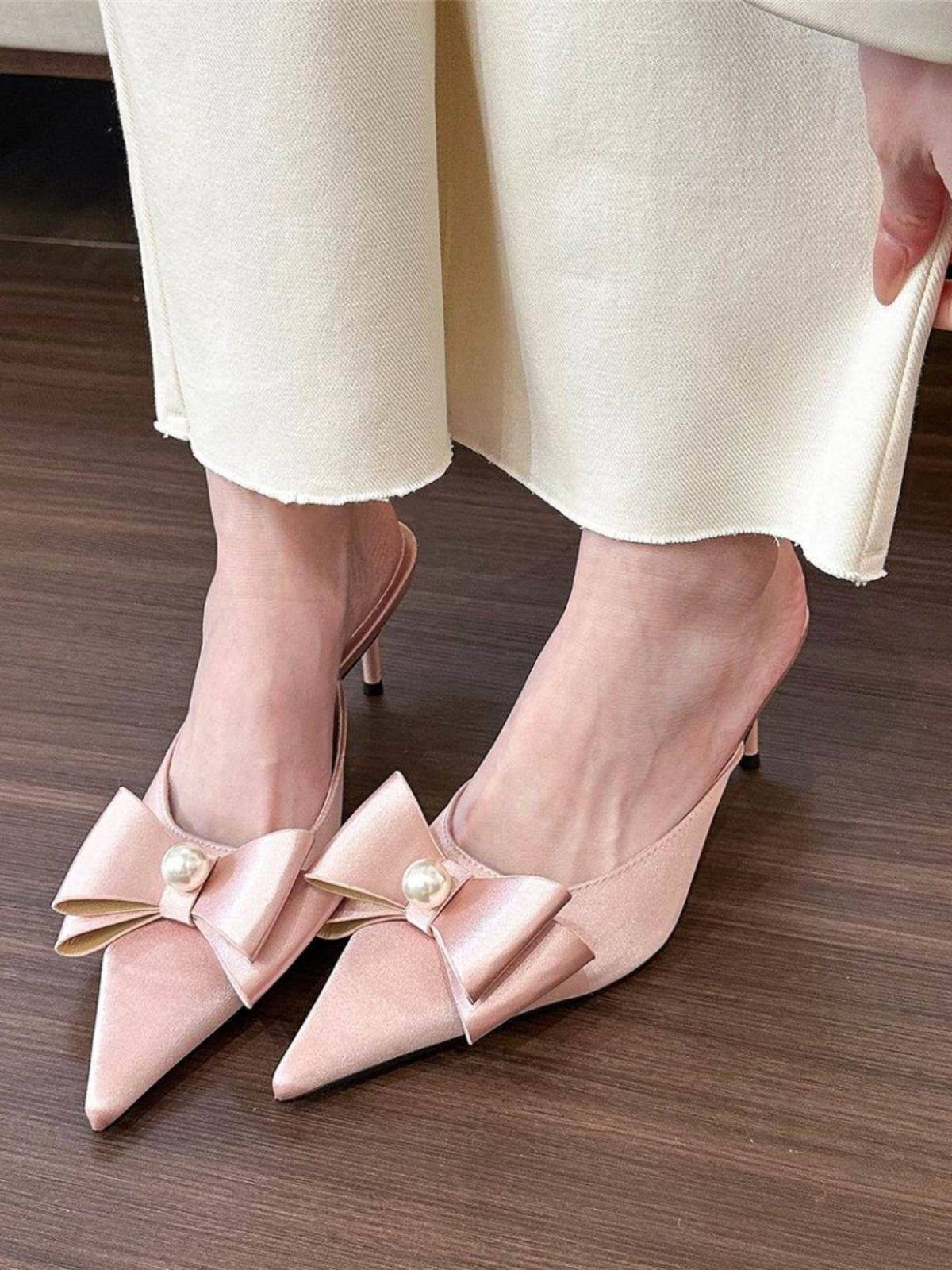 Pointed toe pearl bow pumps