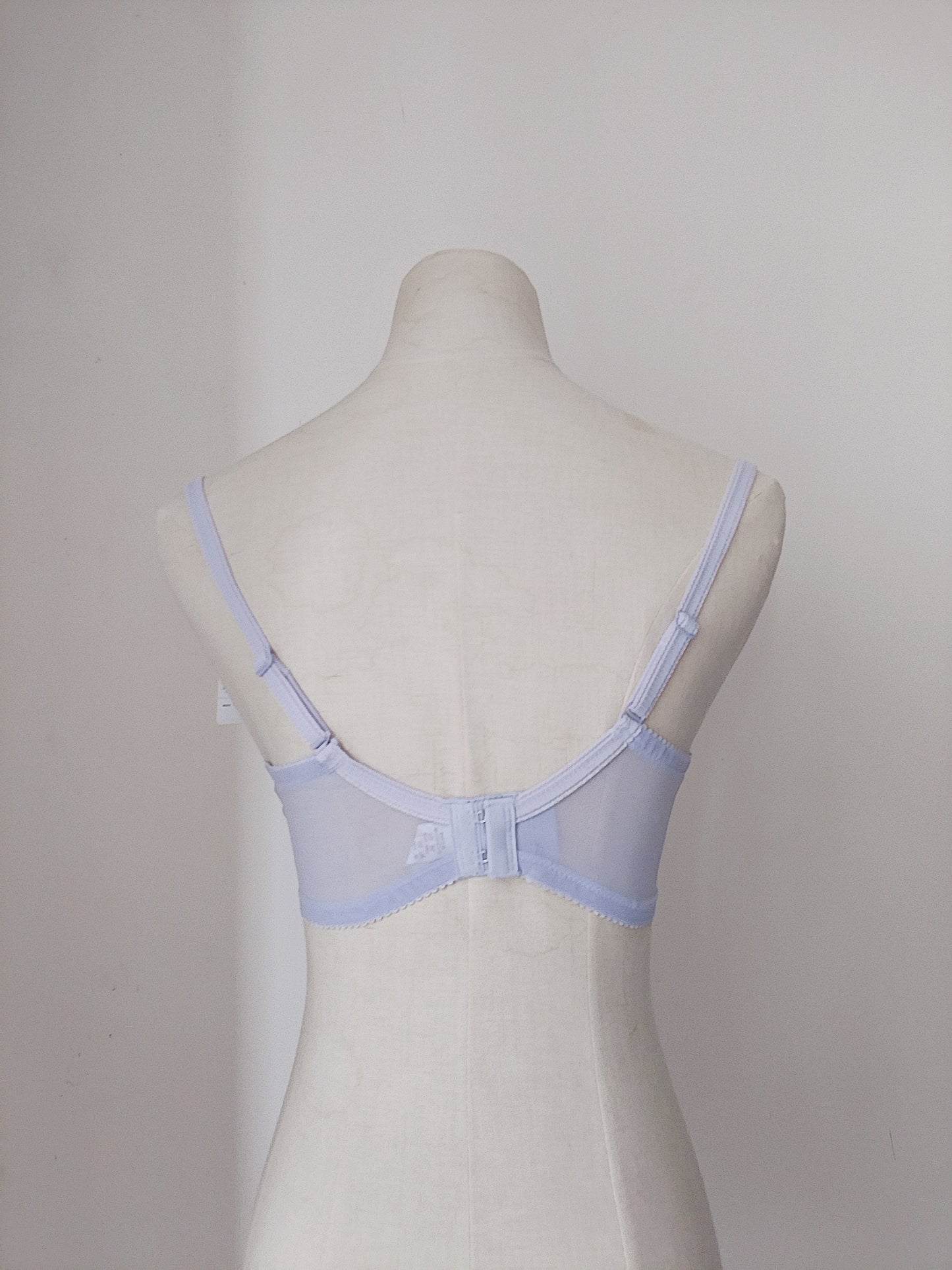 Lace halter neck oblique insertion exposed underwear