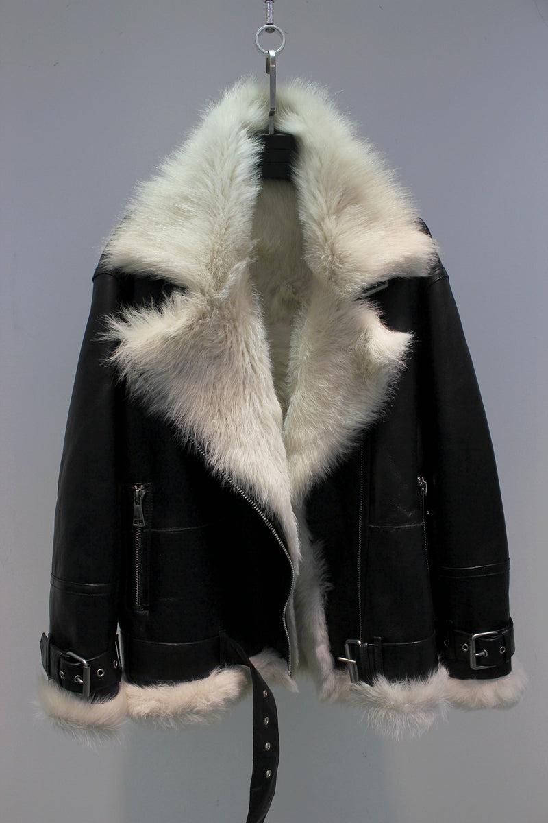 High quality genuine Tuscan fur one-piece glossy silhouette motorcycle jacket