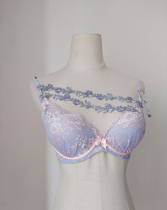 Lace halter neck oblique insertion exposed underwear
