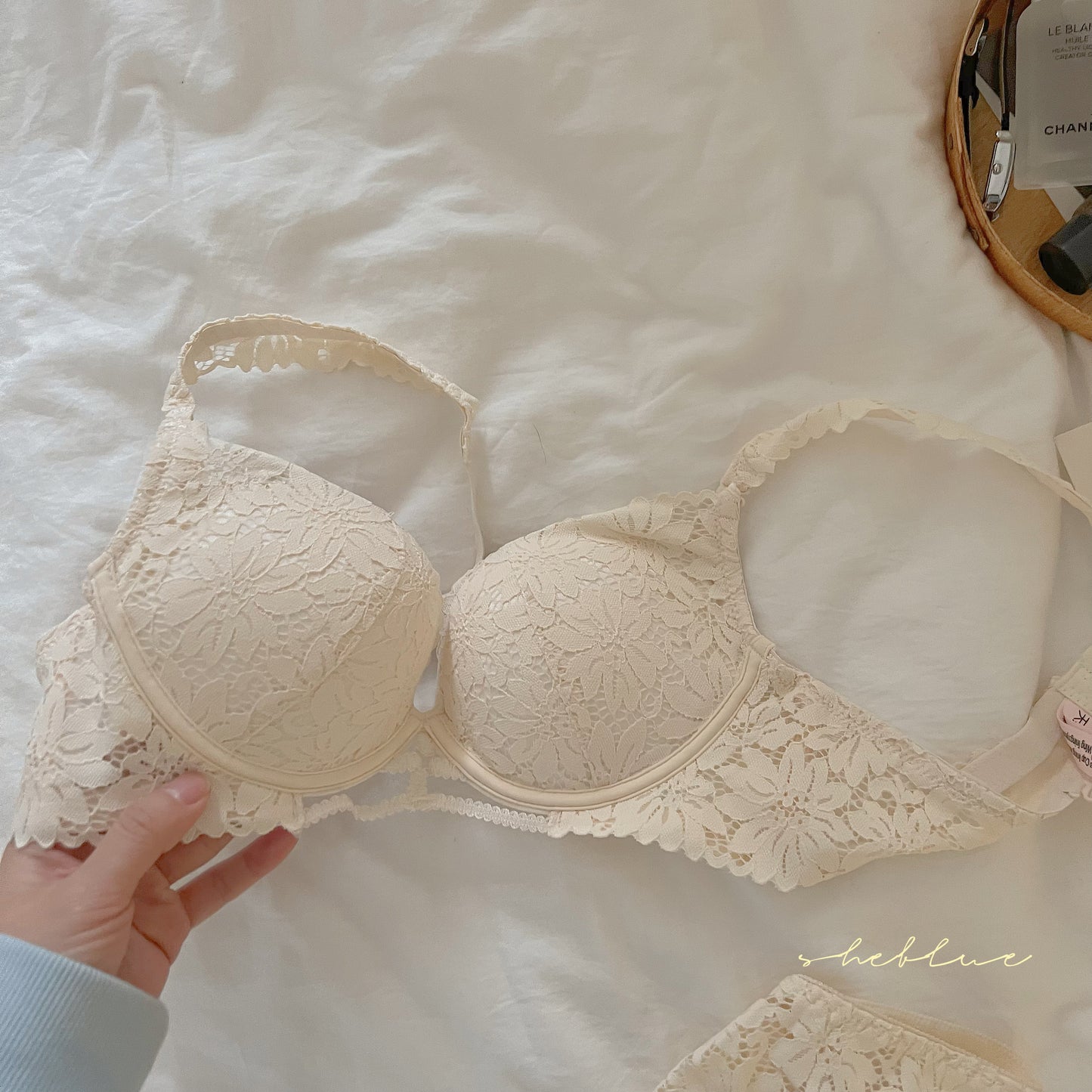 French sexy underwear with support to prevent sagging