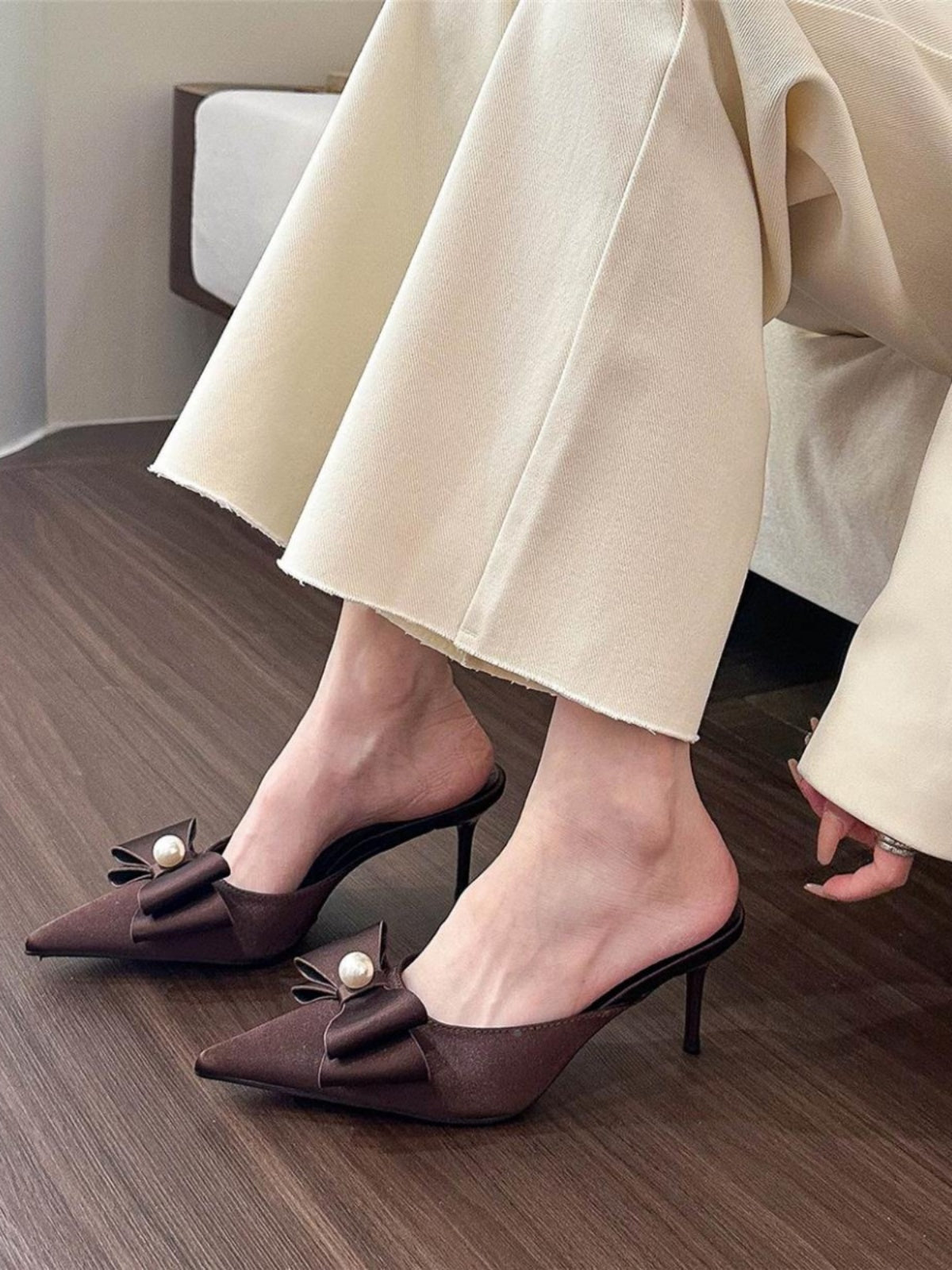 Pointed toe pearl bow pumps