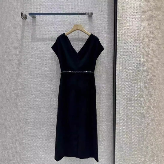 Deep V-neck waist dress