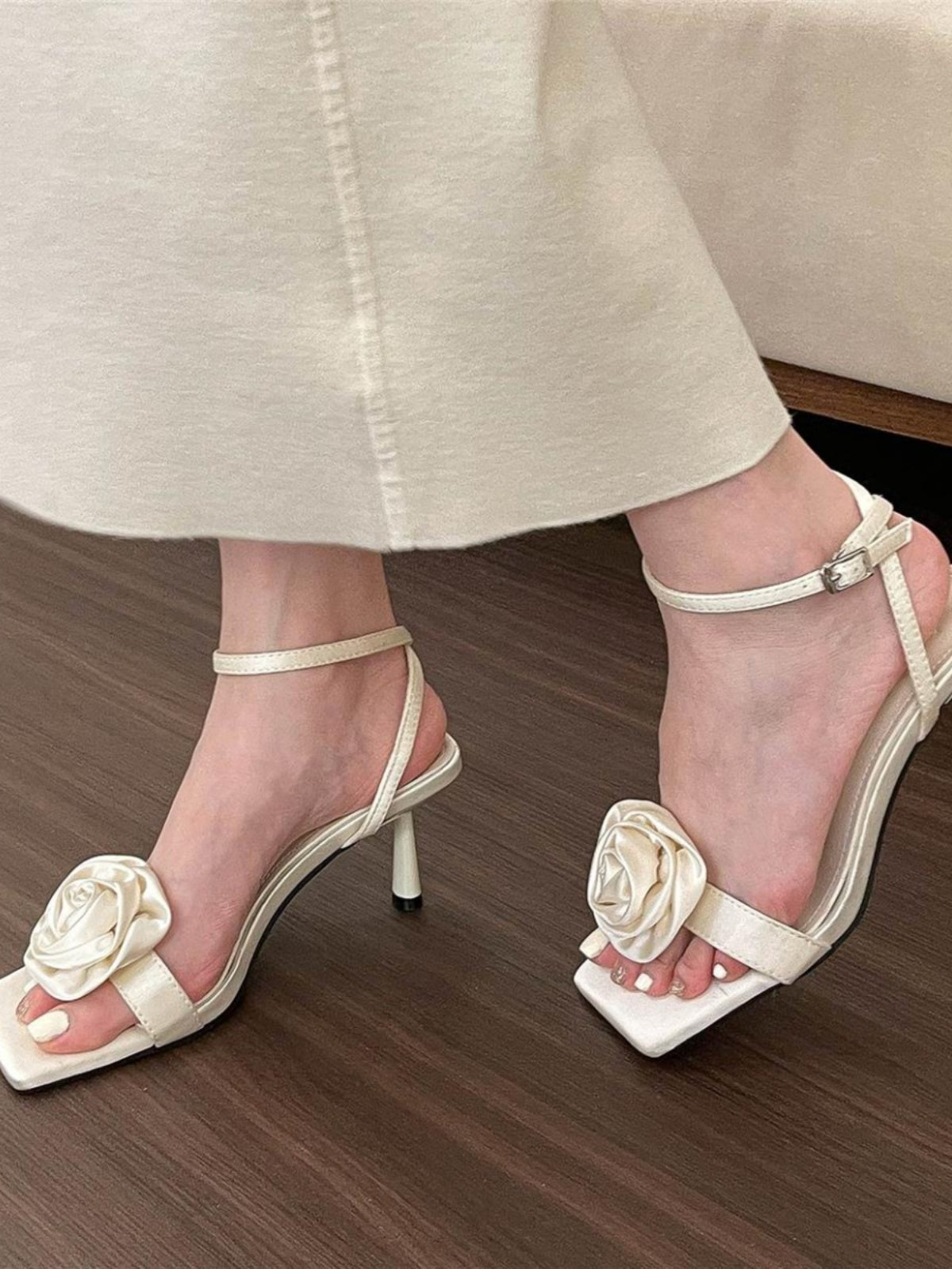 Square toe flower strap stiletto high heels
