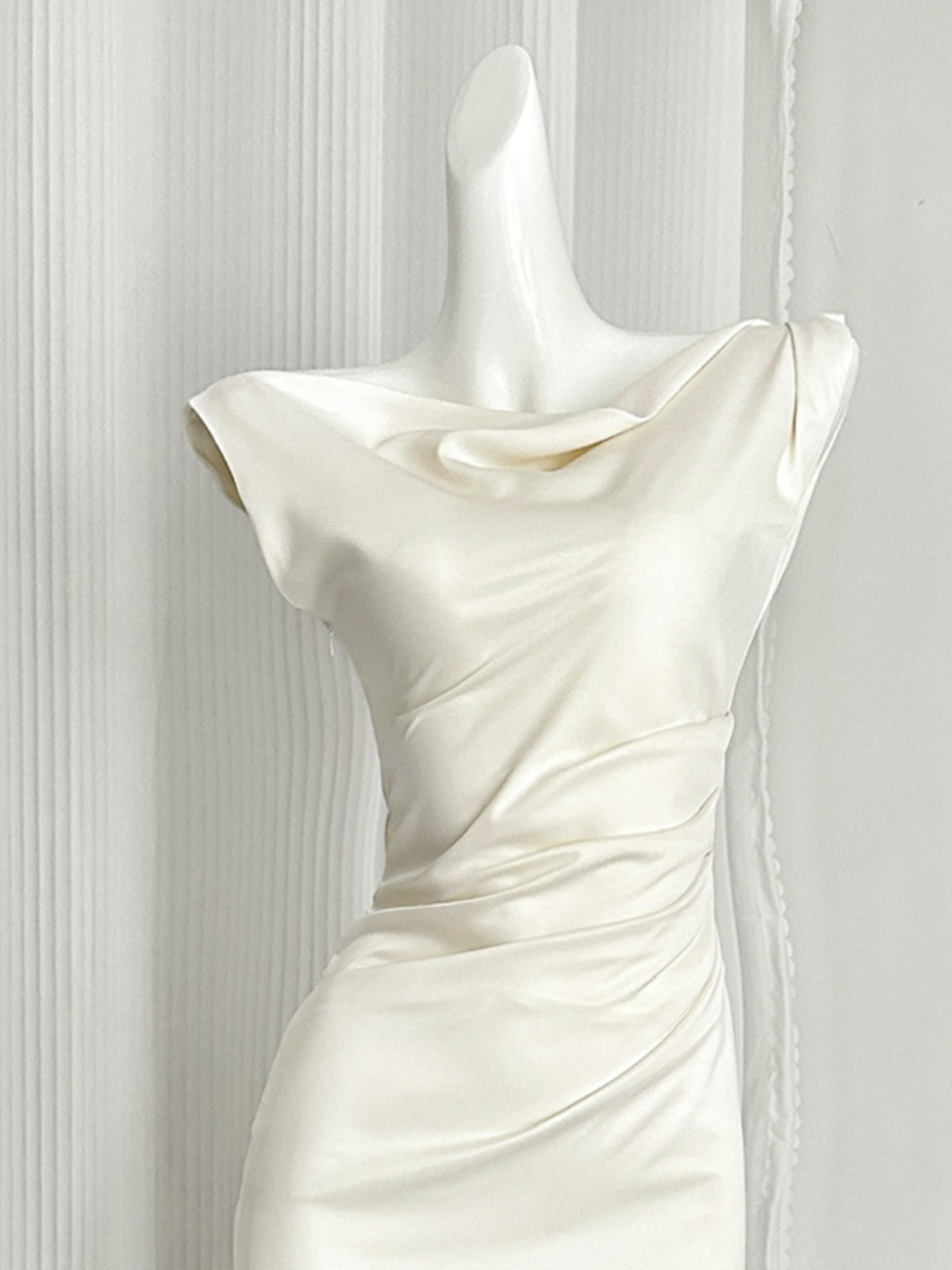 Swing collar, sloping shoulders, French waisted fishtail skirt for women