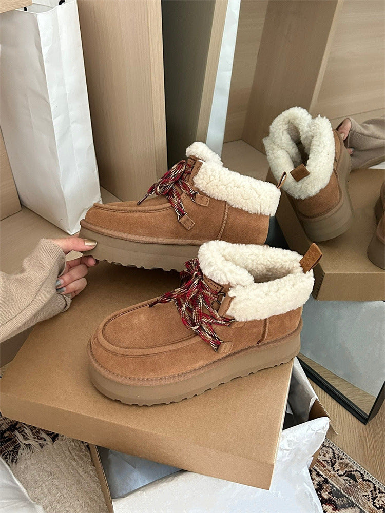 Thick-soled snow boots