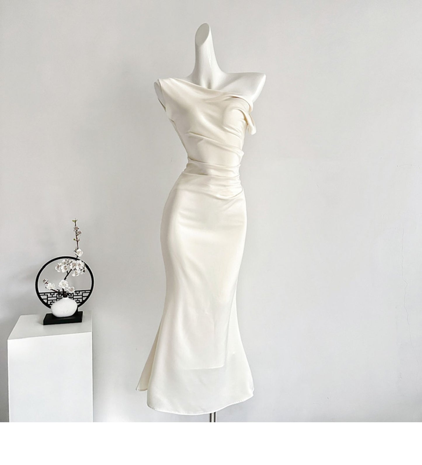 Swing collar, sloping shoulders, French waisted fishtail skirt for women