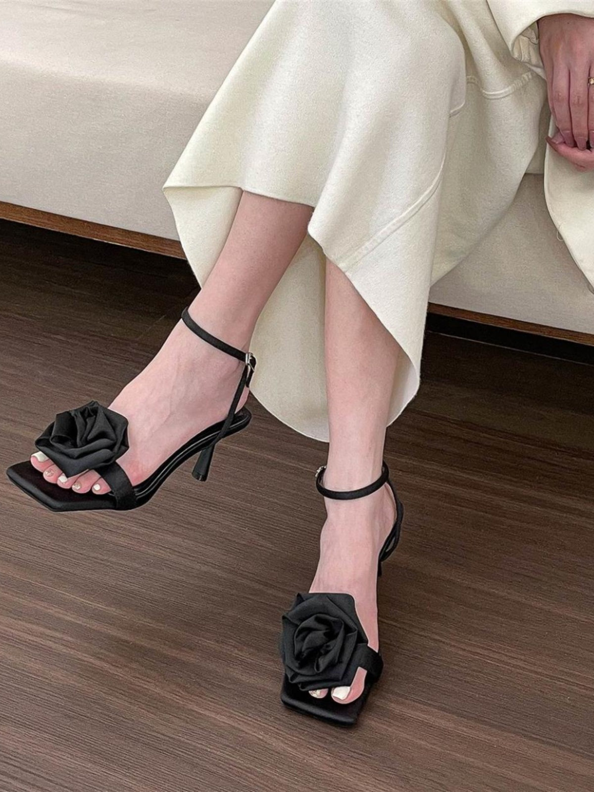 Square toe flower strap stiletto high heels