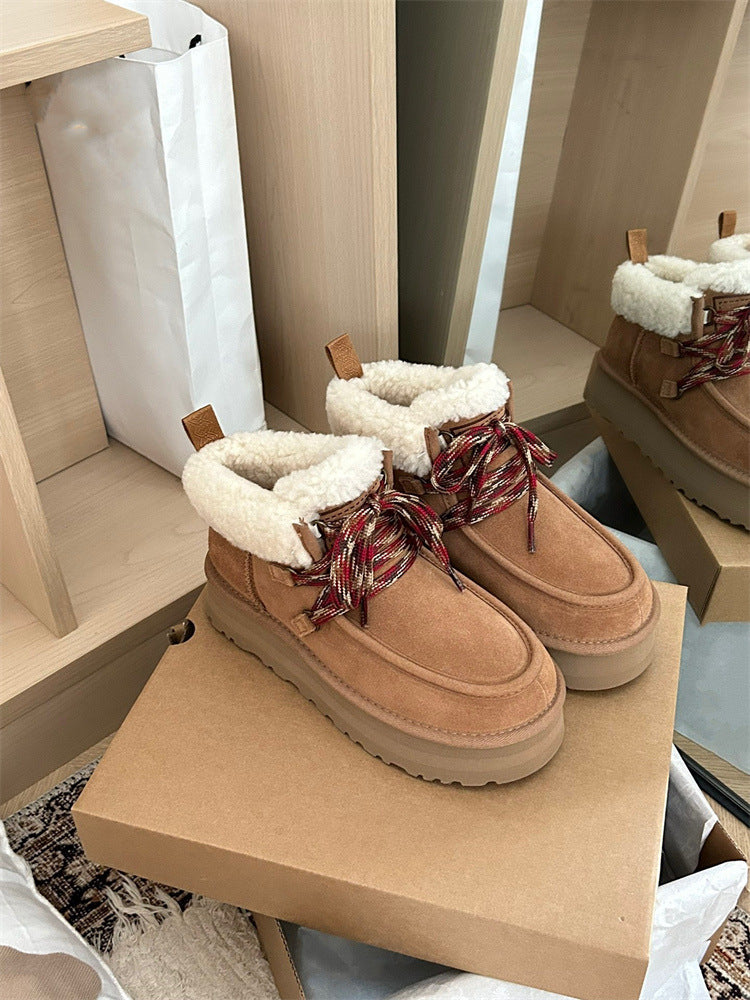 Thick-soled snow boots
