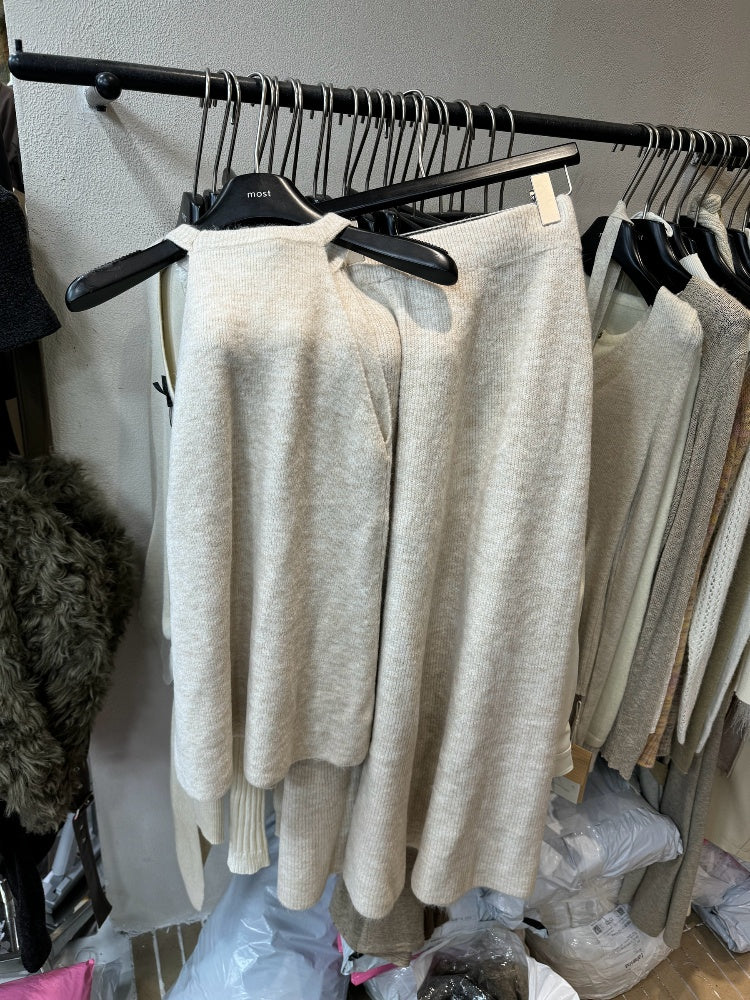 Sleeveless knitted vest + skirt two-piece set