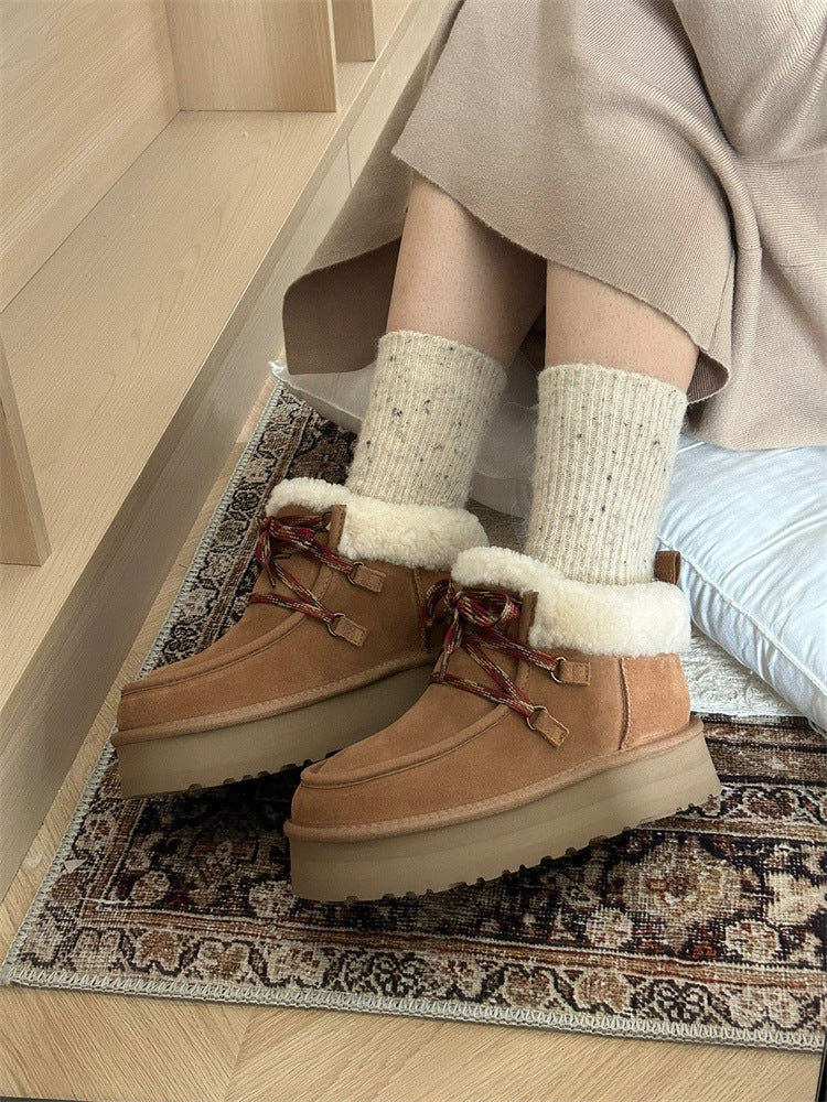 Thick-soled snow boots