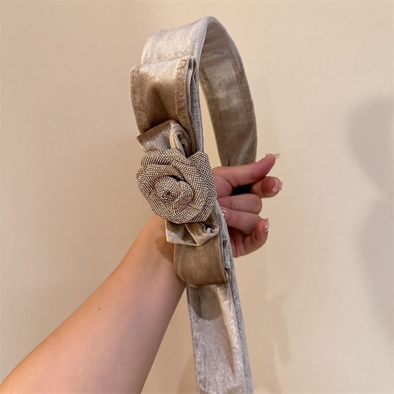 Elegant and versatile hair accessories for ladies