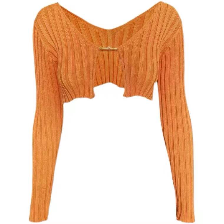 Long-sleeved sweater, sexy busty and waist-revealing crop top