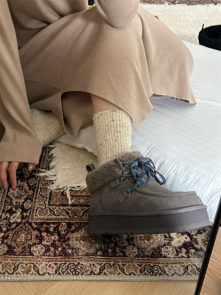 Thick-soled snow boots