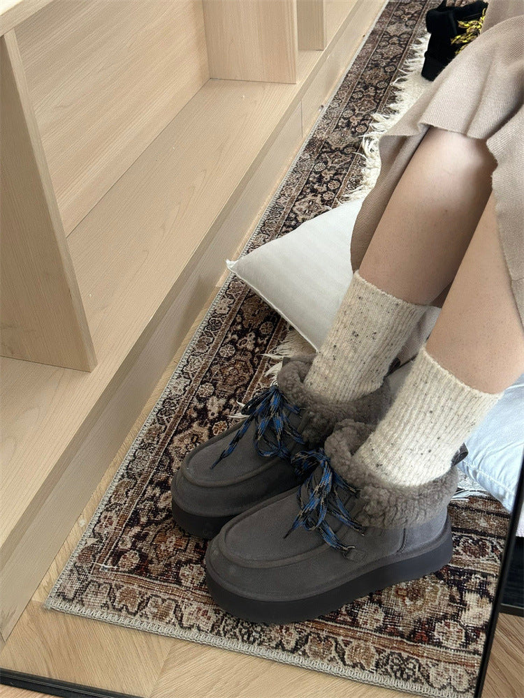Thick-soled snow boots