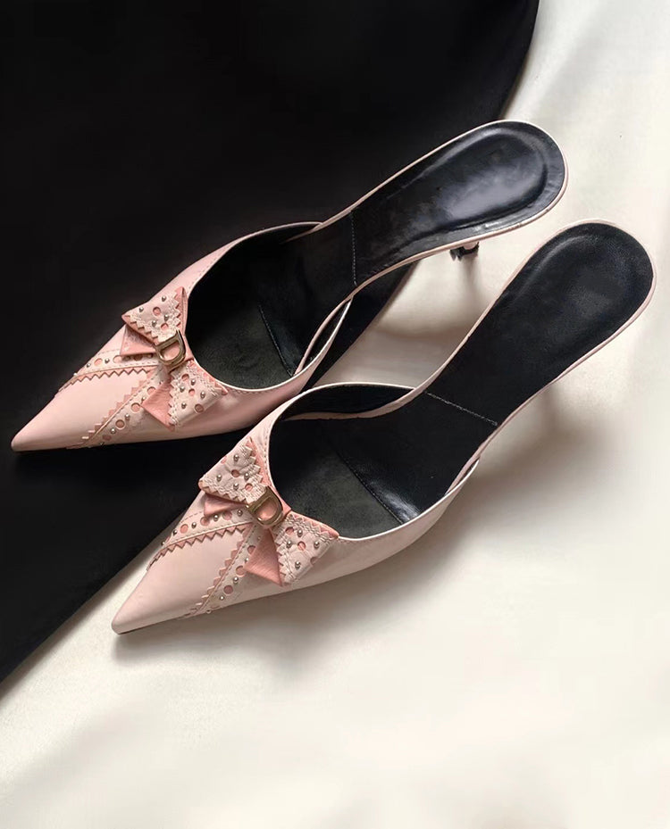 Medieval pointed toe bow slippers
