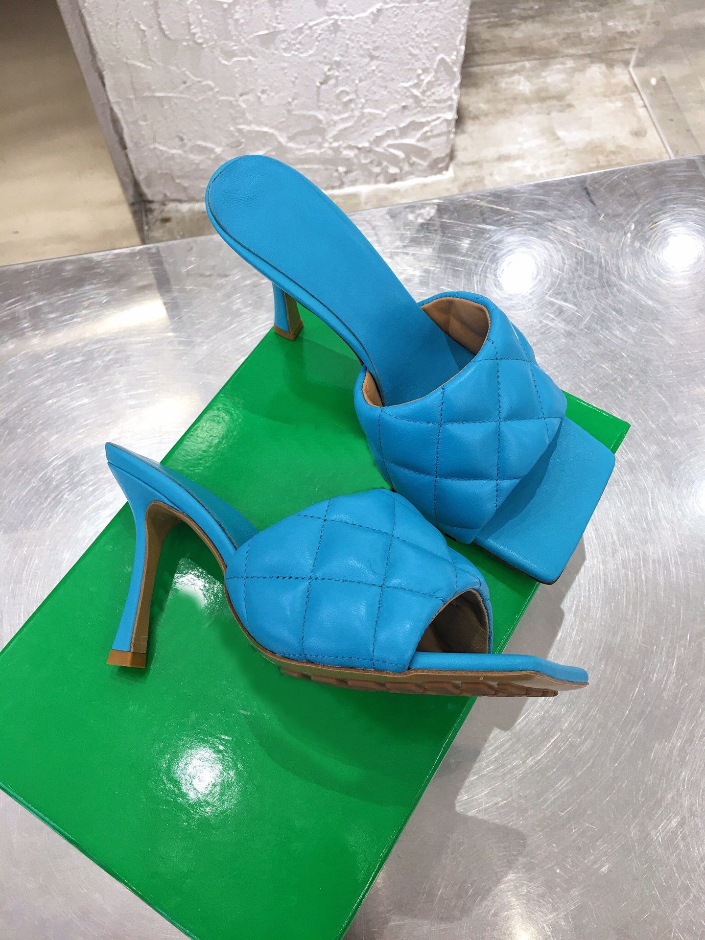 Diamond loaf sandals