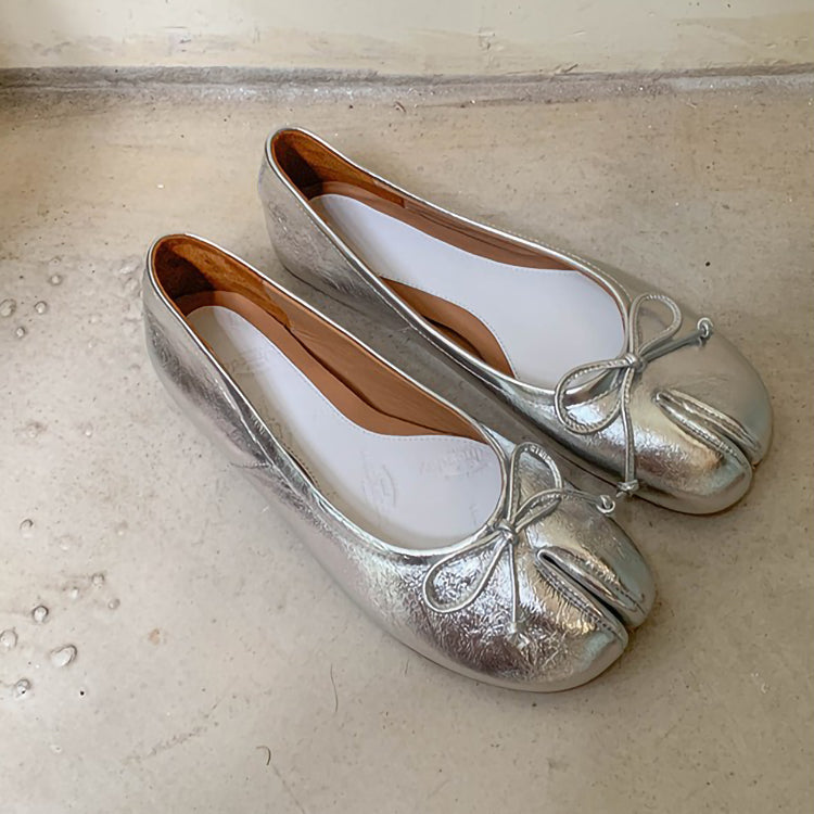 Sheepskin split-toe shoes