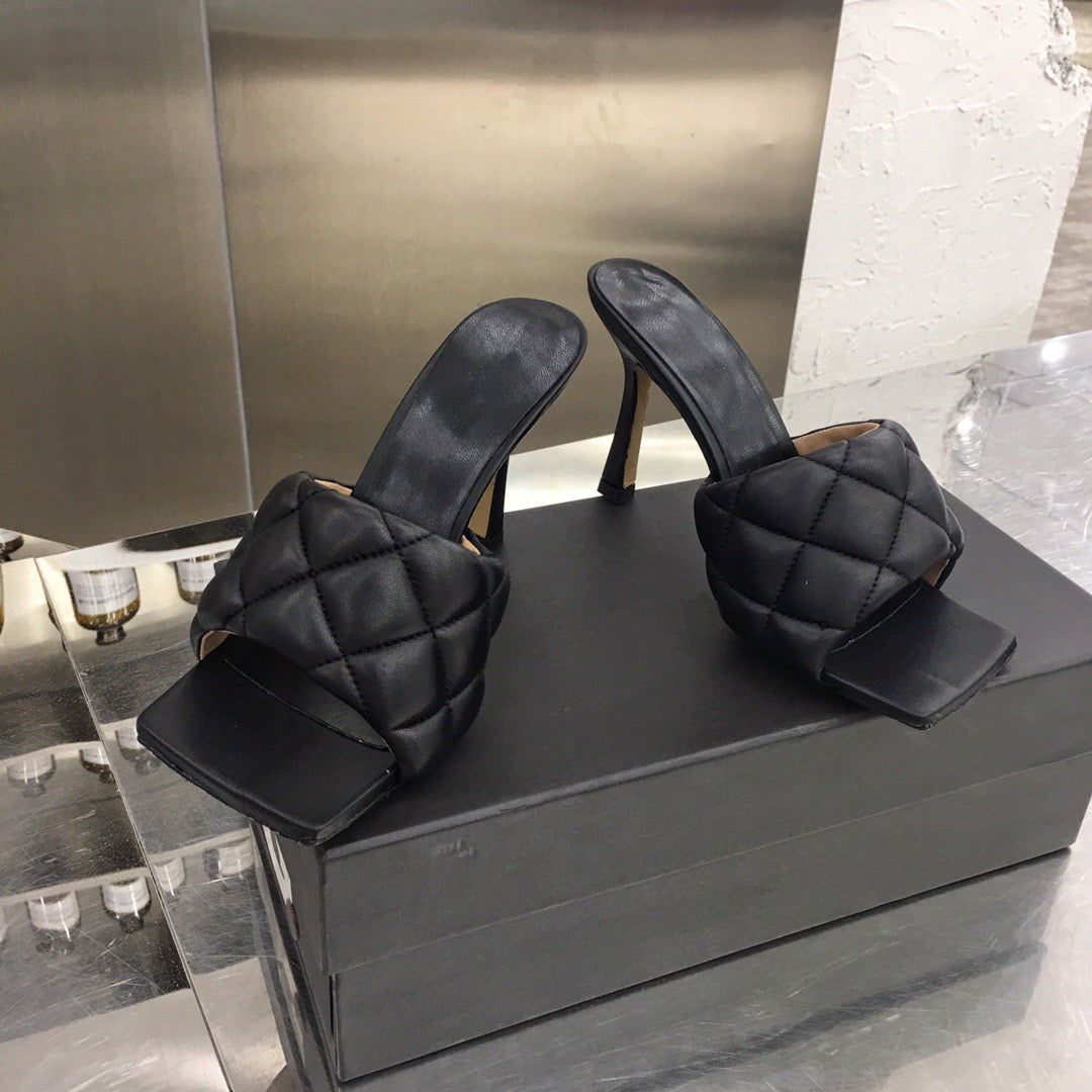 Diamond loaf sandals