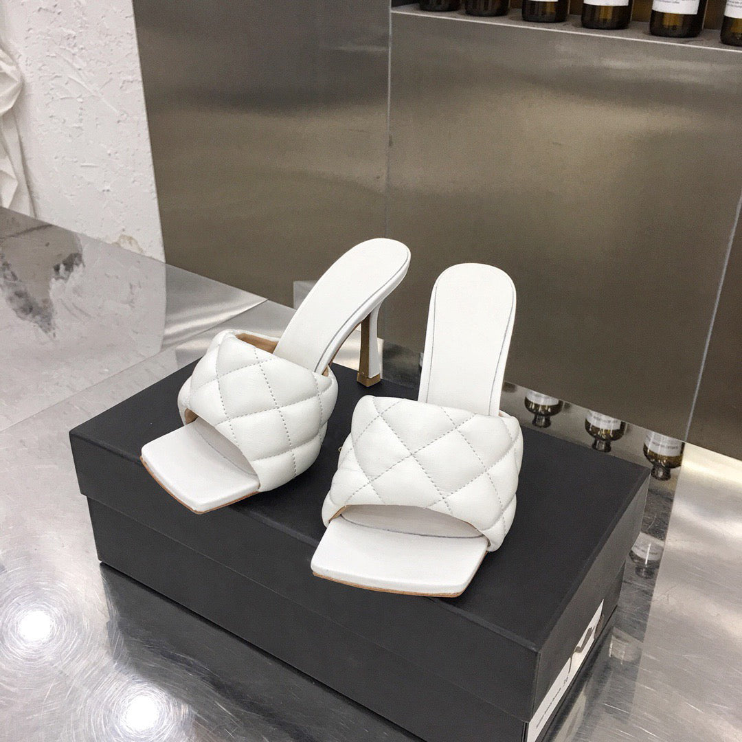 Diamond loaf sandals
