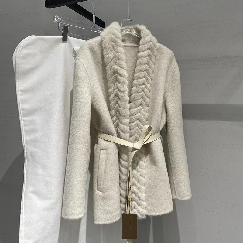 Double-faced cashmere top with mink collar
