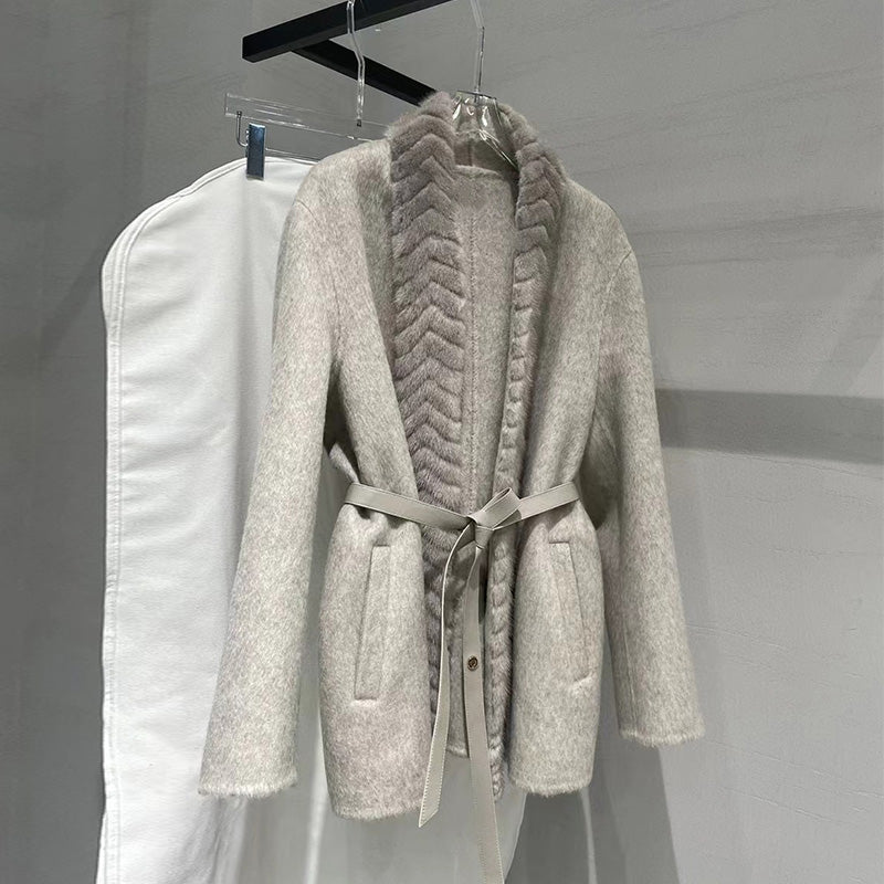 Double-faced cashmere top with mink collar