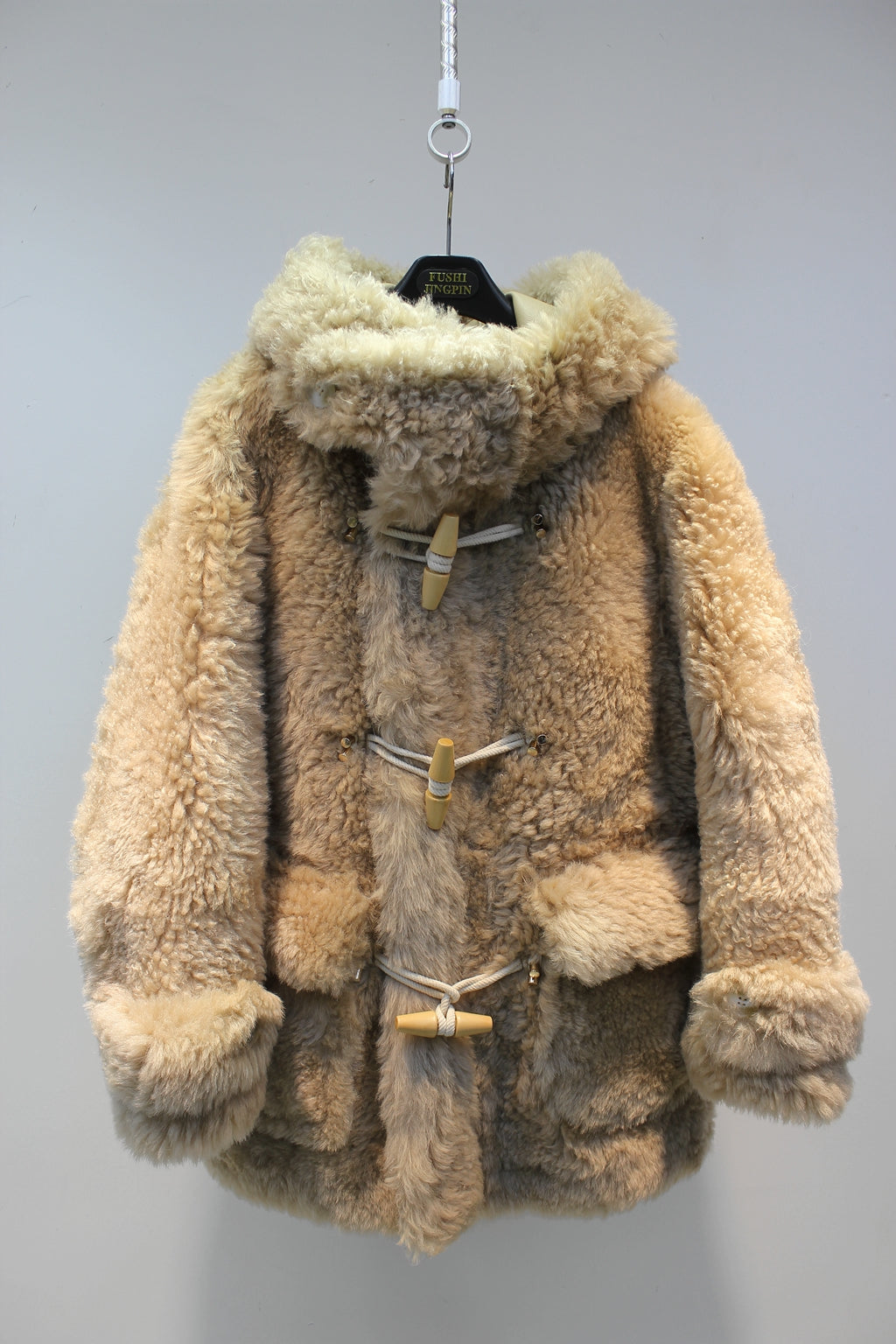 Lcelandic imported sheepskin one-piece hooded horn buckle fur jacket