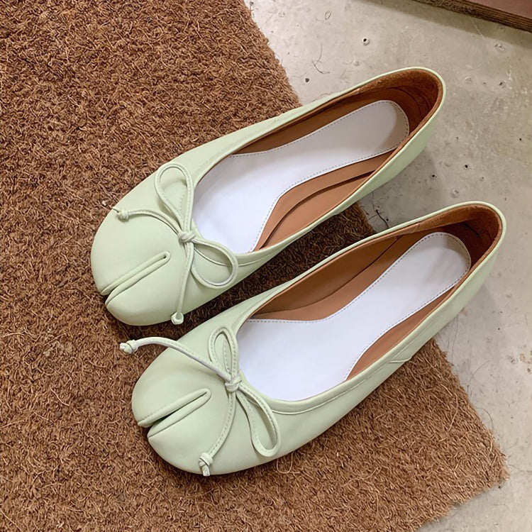 Sheepskin split-toe shoes