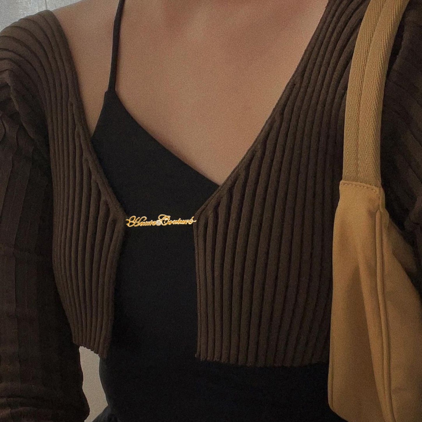 Long-sleeved sweater, sexy busty and waist-revealing crop top