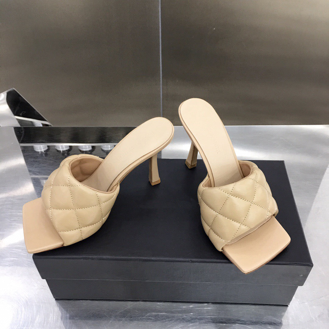 Diamond loaf sandals